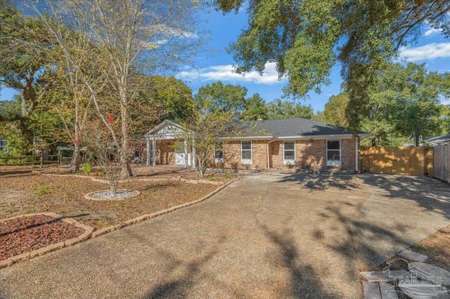 4740 Woodcliff Dr, Pensacola FL 32504 photo 2
