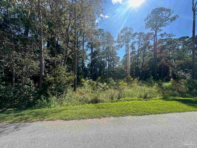 3857 Paradise Bay Dr, Gulf Breeze FL 32563 photo 2