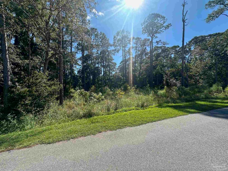 3857 Paradise Bay Dr, Gulf Breeze FL 32563 photo 1