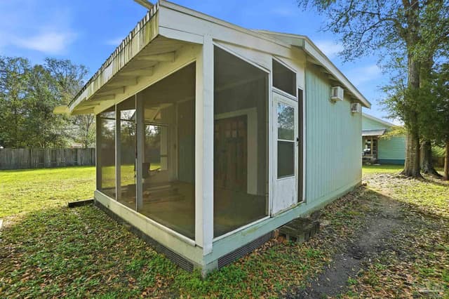 402 Front St, Century FL 32535 photo 35