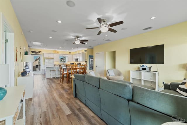 8162 Gulf Blvd, Navarre Beach FL 32566 photo 9