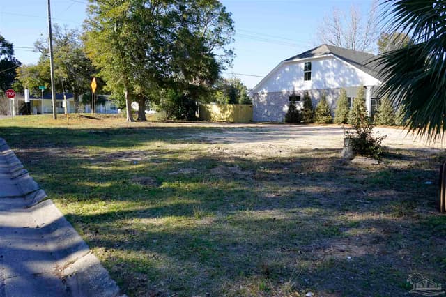 900 Scenic Hwy, Pensacola FL 32503 photo 2