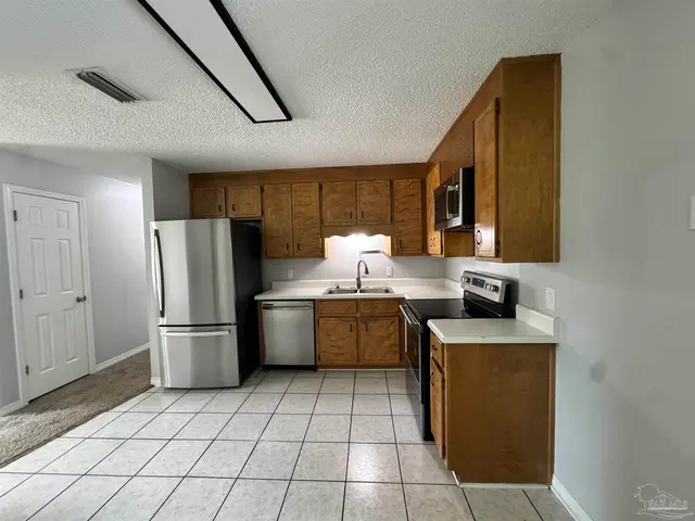6632 Trailride N property photo