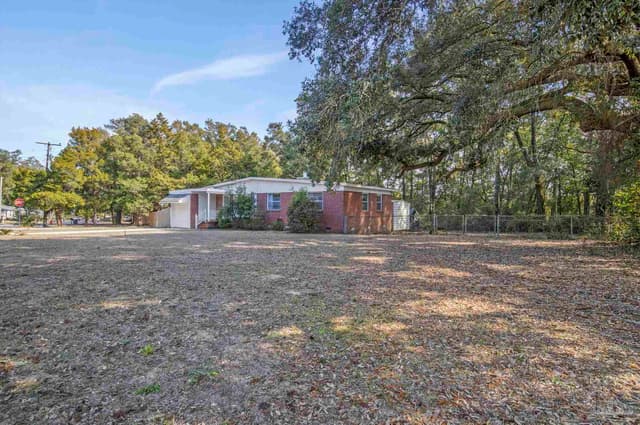 6589 Cedar St, Milton FL 32570 photo 3