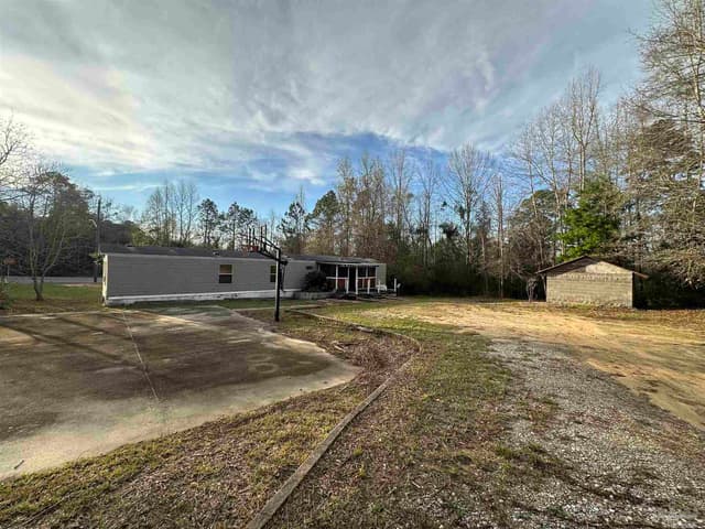 222 Vann Cir, Laurel Hill FL 32567 photo 2