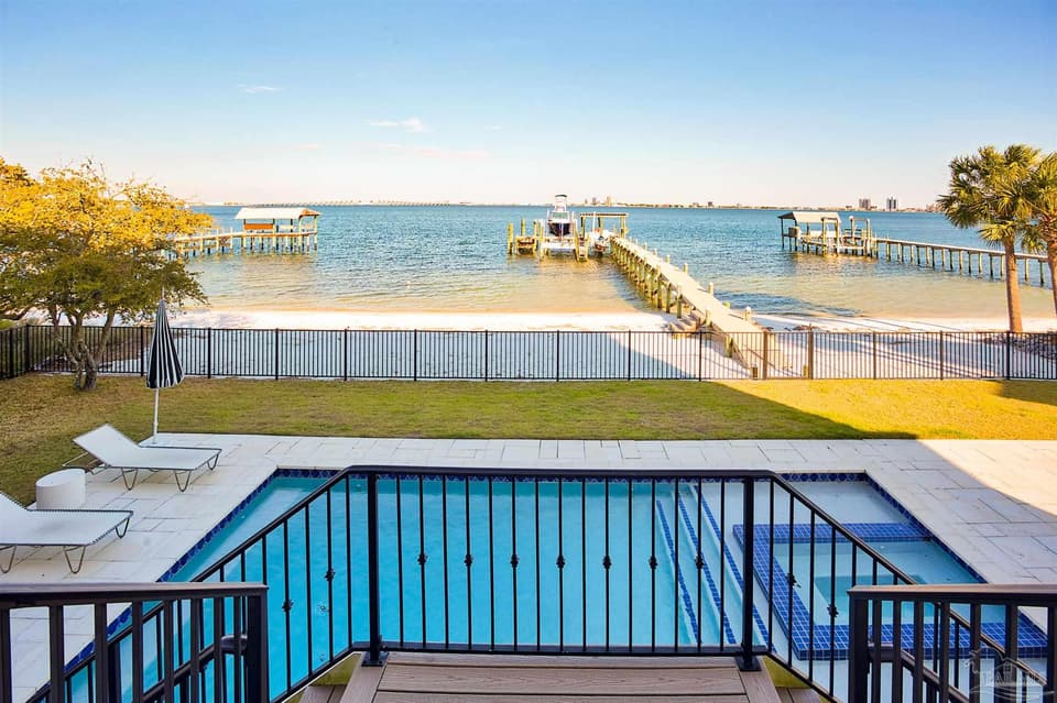 525 Deer Point Dr, Gulf Breeze FL 32561 photo 1