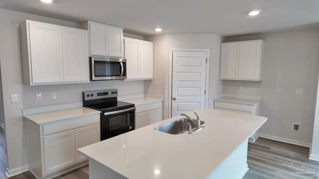8059 Fox Hunt Dr, Milton FL 32583 photo 2