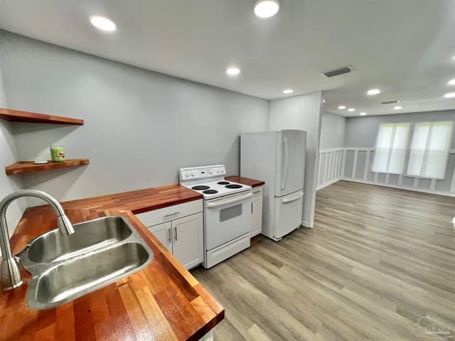 102 W Avenue A, Atmore AL 36502 photo 7