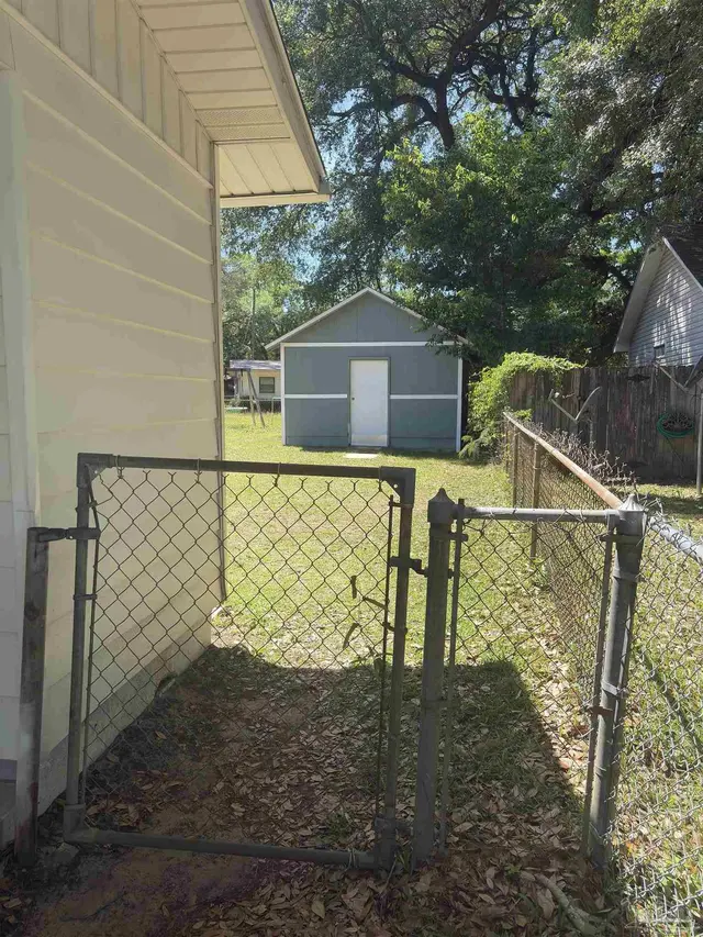 7113 Dale St property photo