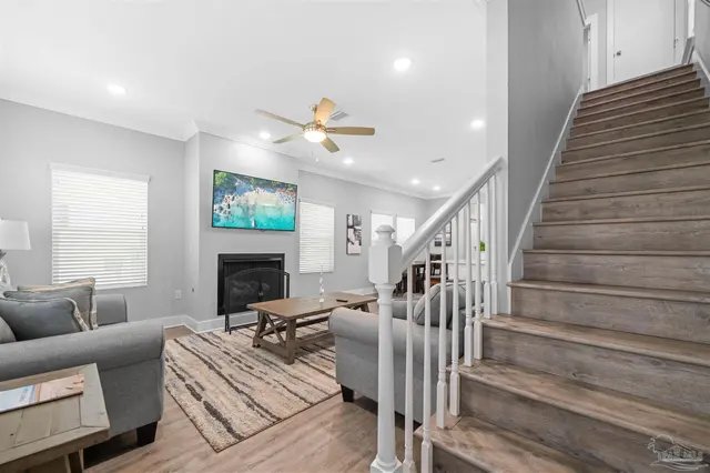 1121 Romana St property photo