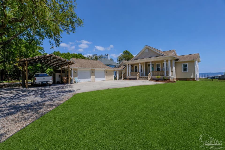 1636 Moonraker Dr, Milton FL 32583 photo 1