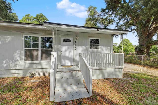 8625 Stockdale Ave, Pensacola FL 32514 photo 2