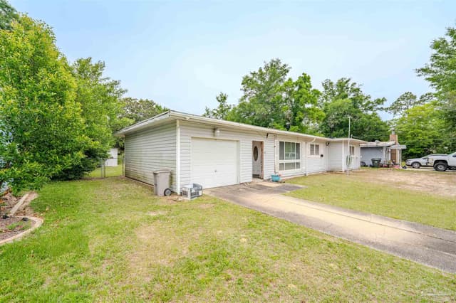 26 Adkinson Dr, Pensacola FL 32506 photo 2