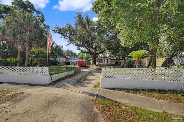 3205 Barrancas Ave, Pensacola FL 32507 photo 2