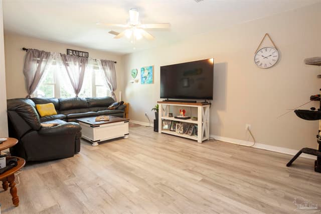 7573 Christie St, Milton FL 32583 photo 8