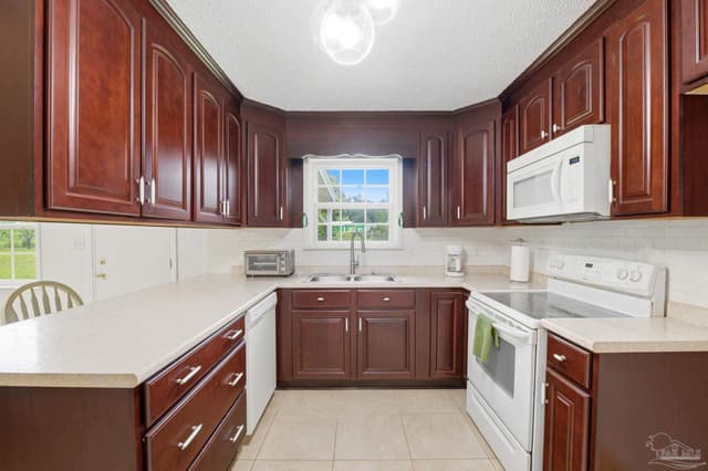 2703 Memphis Cir, Pensacola FL 32526 photo 13