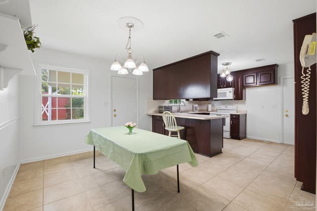2703 Memphis Cir, Pensacola FL 32526 photo 10