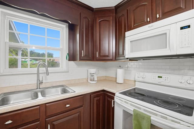 2703 Memphis Cir, Pensacola FL 32526 photo 15