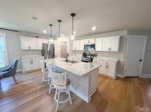 385 Hancock Ln, Pensacola FL 32503 photo 2