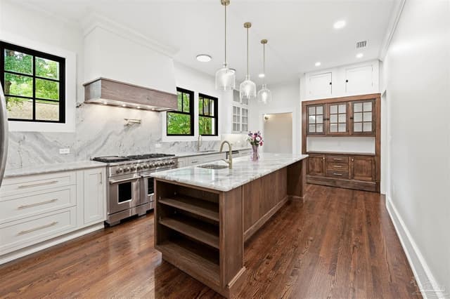 1015 N Reus St, Pensacola FL 32501 photo 4
