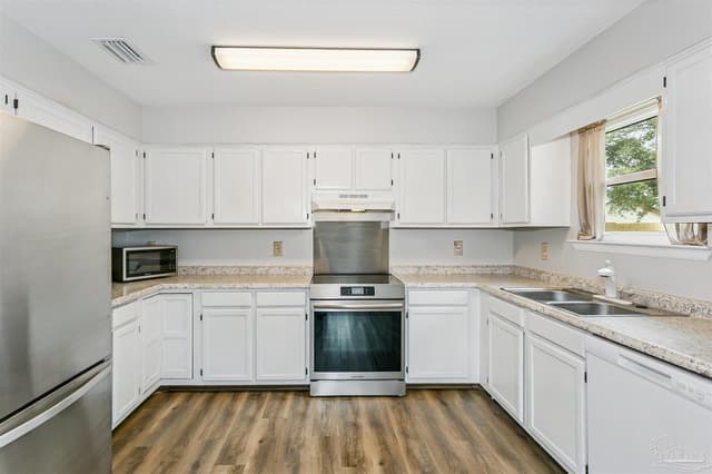 2182 Calle De Cantabria, Navarre FL 32566 photo 10