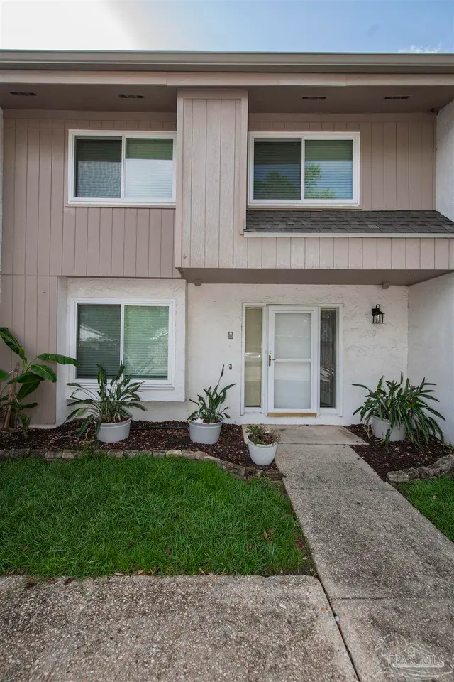 3400 Wimbledon Dr # 6 property photo