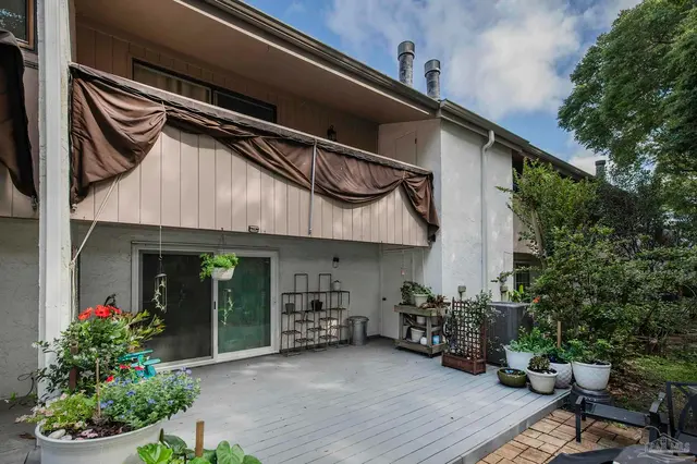 3400 Wimbledon Dr # 6 property photo