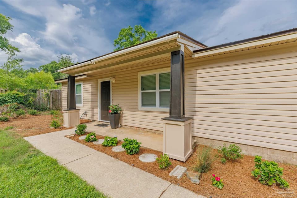 213 Tyson St, Pensacola FL 32506 photo 1