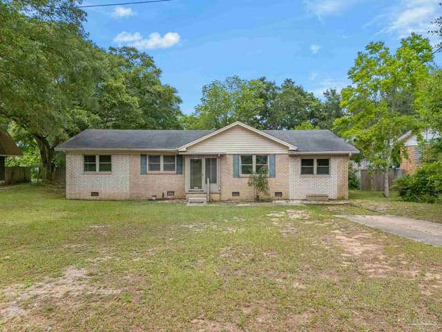 6105 E Shore Dr, Pensacola FL 32505 photo 2