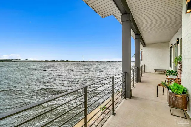 8 Wharf Ave property photo