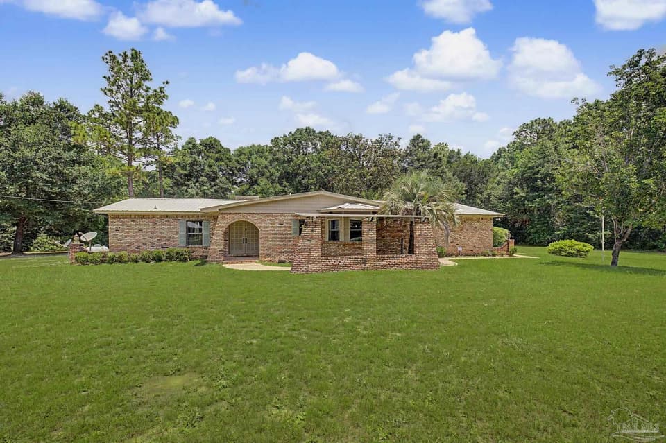 5580 Woodridge Dr, Milton FL 32570 photo 1