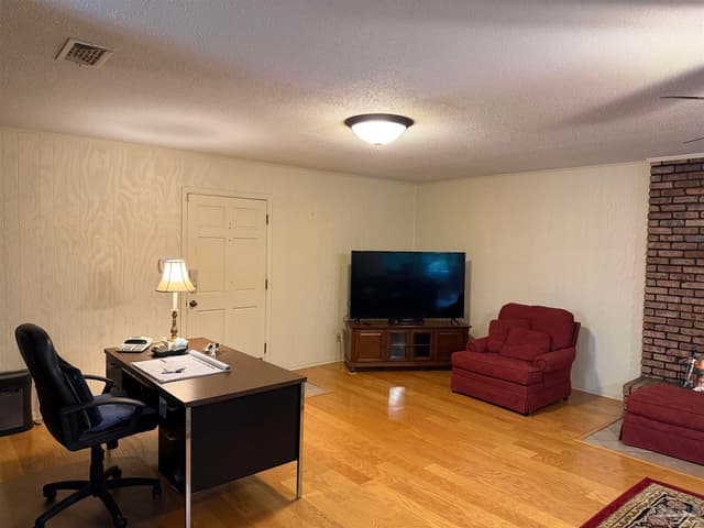 154 Perry Ln, Atmore AL 36502 photo 8