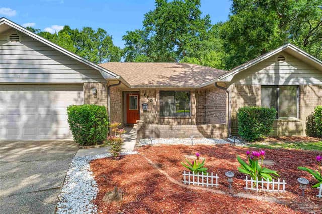 550 Hummingbird Dr, Pensacola FL 32514 photo 2