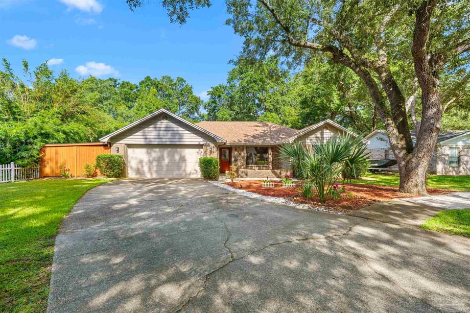 550 Hummingbird Dr, Pensacola FL 32514 photo 1