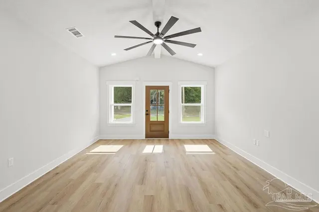 3261 Glade Dr property photo
