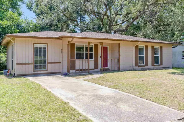 905 Lagoon Dr property photo