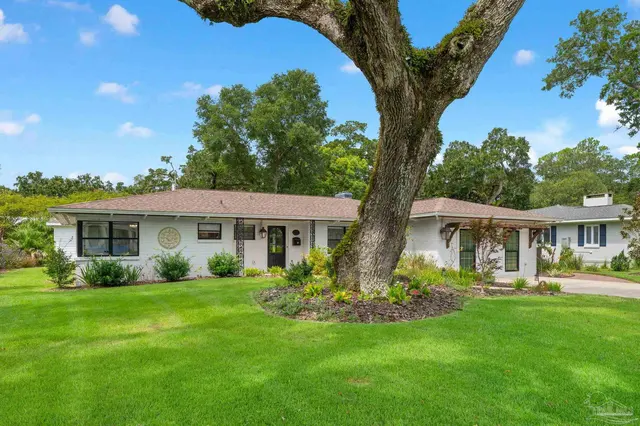 17 Lakeside Dr property photo