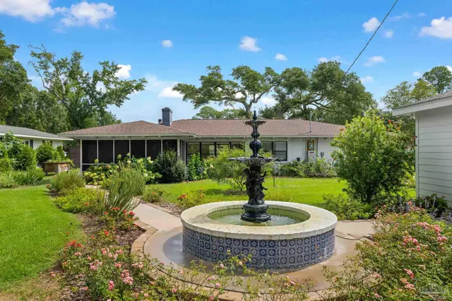 17 Lakeside Dr property photo