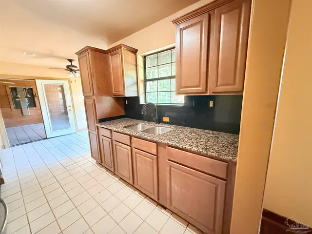 5244 Suwanee St property photo
