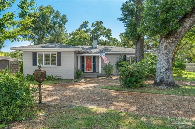 15 Lakeside Dr property photo