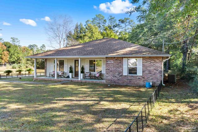 5276 Springdale Dr, Milton FL 32570 photo 2