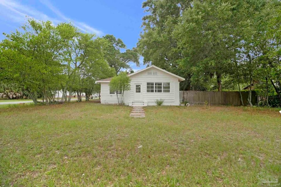 1322 Wisteria Ave, Pensacola FL 32507 photo 1
