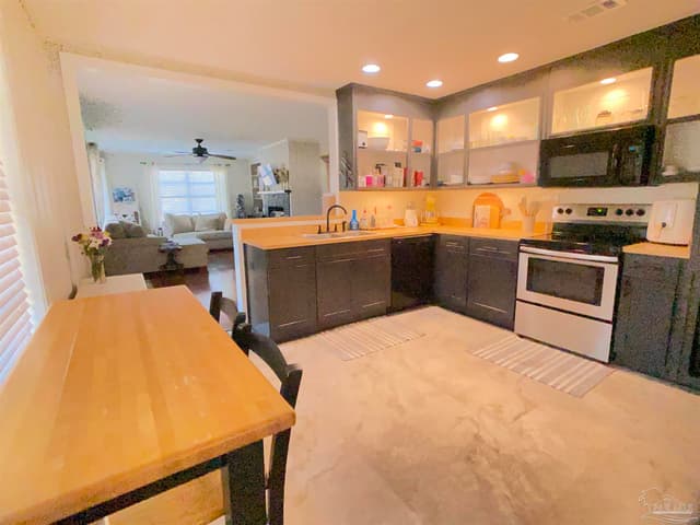 828 Gordon Ave, Pensacola FL 32507 photo 2