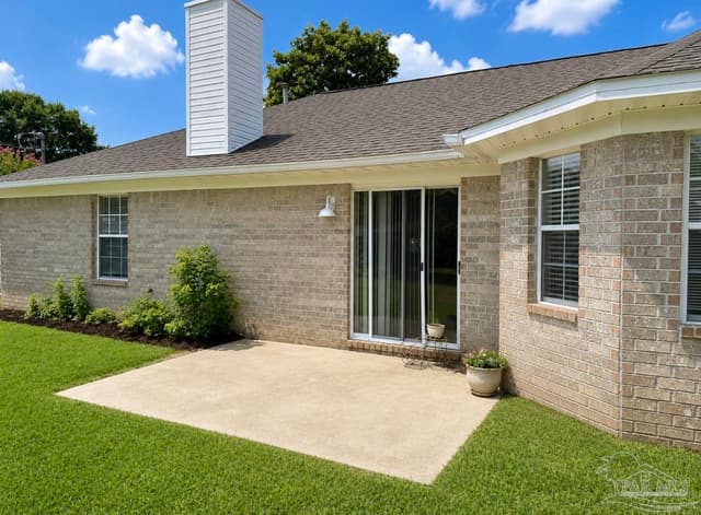401 Thorn Ct, Pensacola FL 32526 photo 2