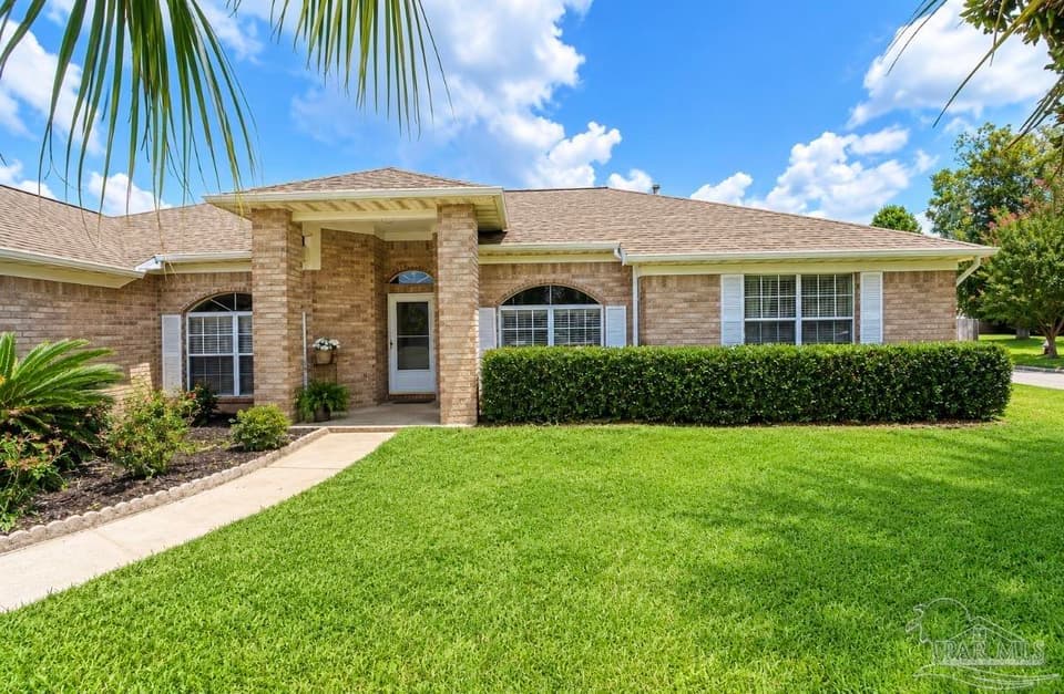 401 Thorn Ct, Pensacola FL 32526 photo 1