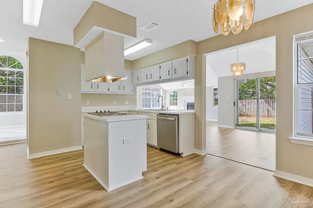 3511 Silvertree Ln, Pensacola FL 32504 photo 4