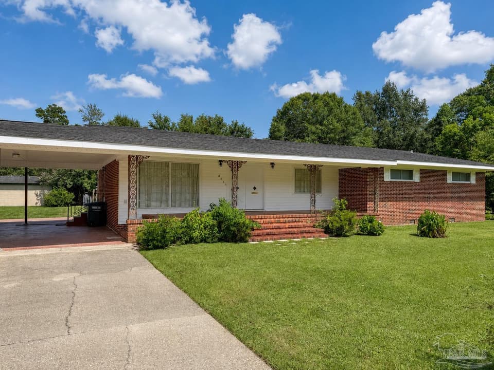 211 7th Ave, Atmore AL 36502 photo 1