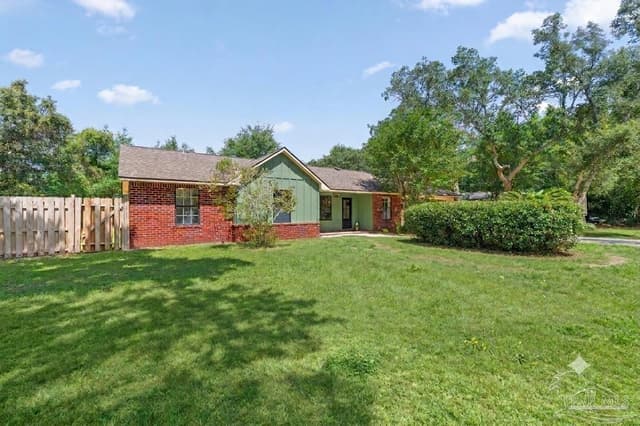 1643 Balogh Dr, Gulf Breeze FL 32563 photo 2