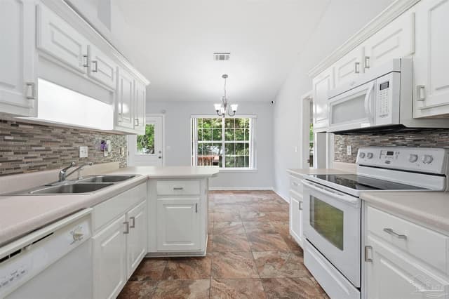 7317 Westminster Dr, Navarre FL 32566 photo 9