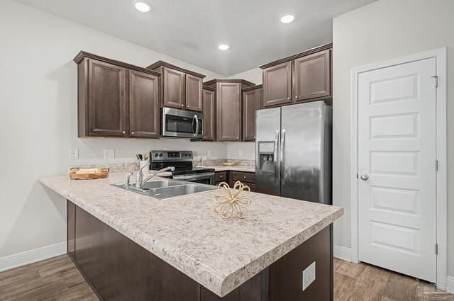 6004 Royal Port Ct, Pensacola FL 32526 photo 2